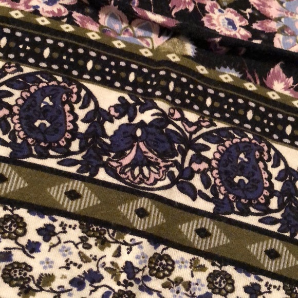 🐘Pattern Crop Top🐘 - Picture 2 of 3